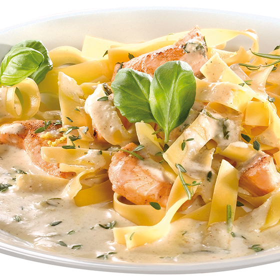 Tagliatelle al salmone con cren rafano