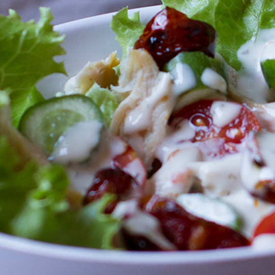 Insalata di pollo e pomodori confit