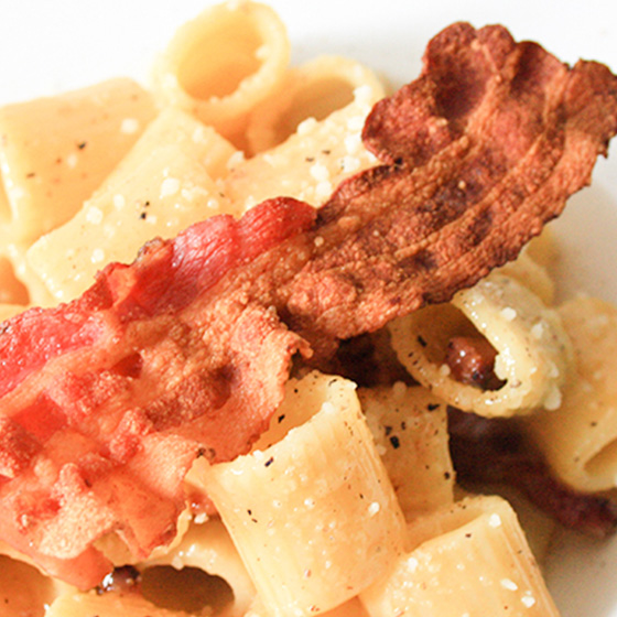 Mezze maniche alla pancetta croccante
