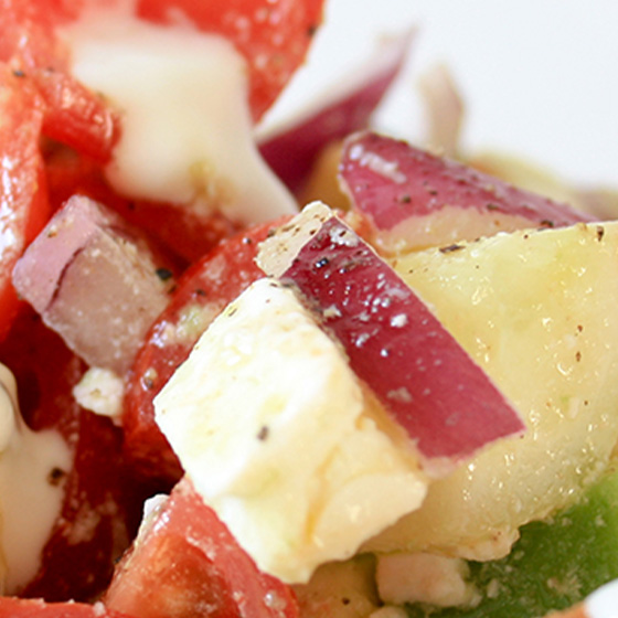 Insalata greca con avocado