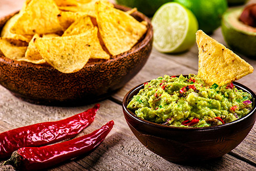 Salsa guacamole piccante con peperoncino jalapeno