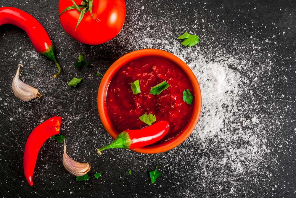 Chili piccante con pomodoro e peperoncino