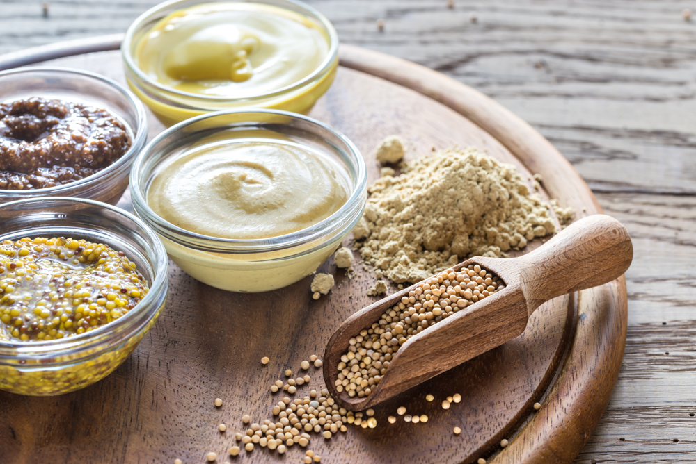 Diverse varietà di semi e salse