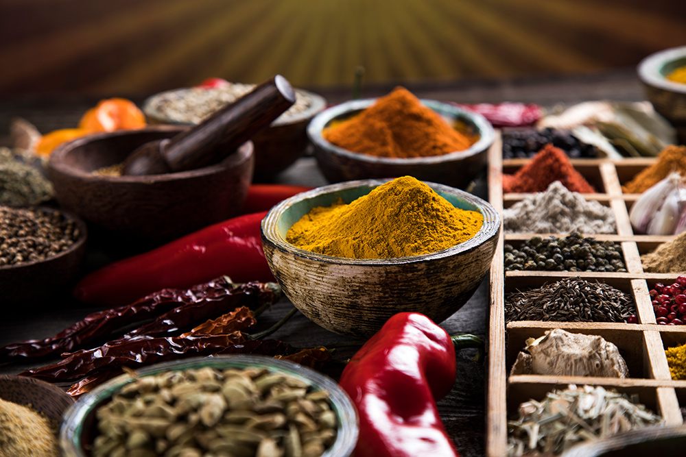 Il curry giallo o curry rosso sono perfetti per donare ai tuoi piatti un sapore orientale