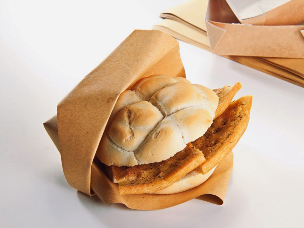 Il panino ripieno con cecina è un piatto tipico di Pisa. Gustoso e saziante è ottimo per essere gustato mentre si cammina per strada!