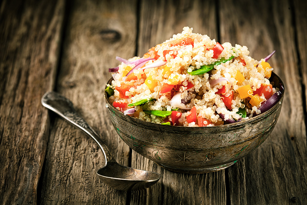 La quinoa è ottima sia fredda che calda, provala con verdure e la nostra salsa al curry!