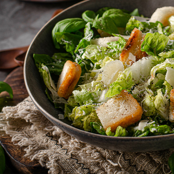 La Caesar salad: ingredienti e salsa