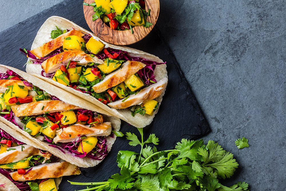 Provate il Kebab con piadina di mais, ripieno di pollo alla griglia, verdure e salsa kebab