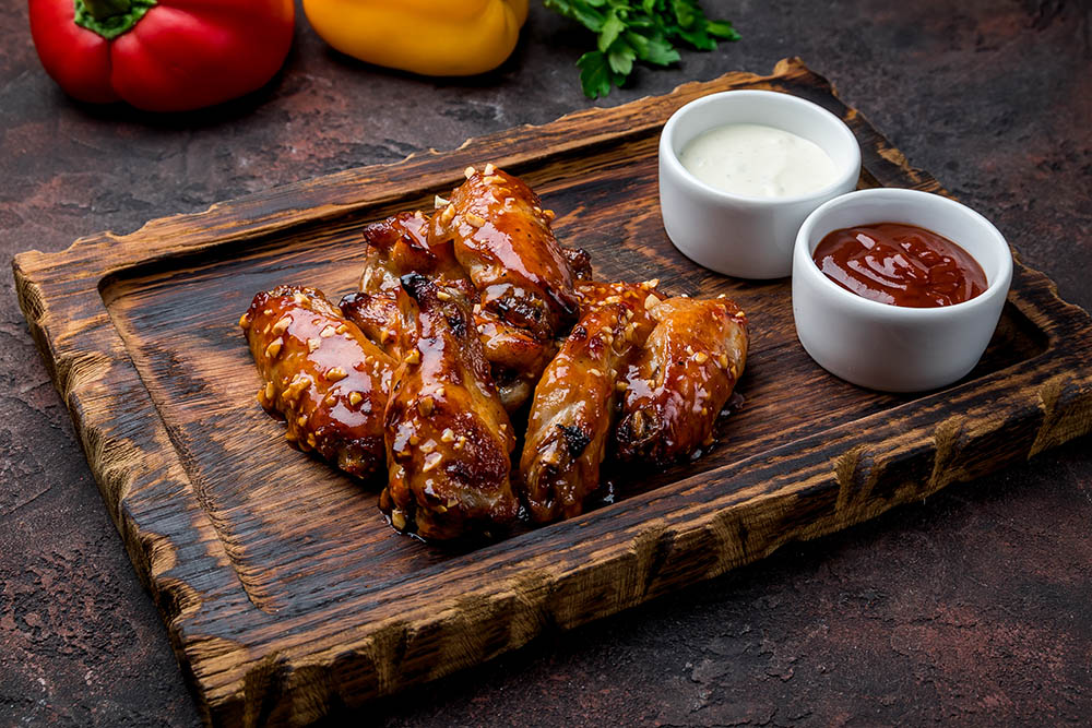 Alette di pollo con salsa barbecue