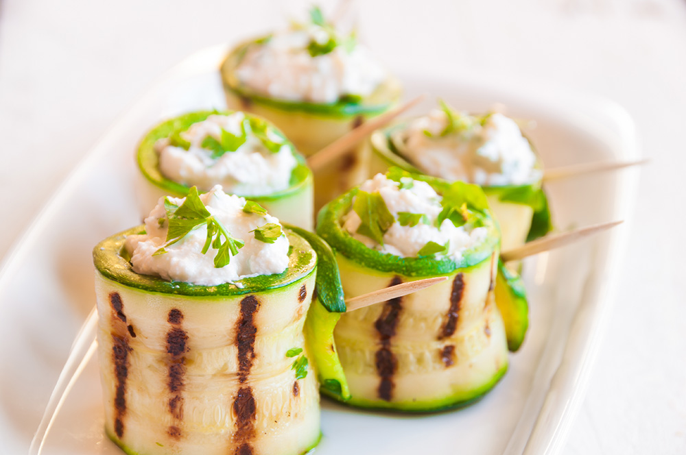 Involtini di zucchine con dressing alle erbette