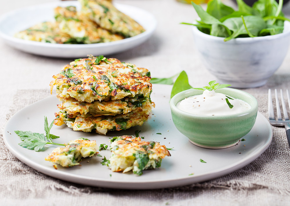 Per accompagnare i burger di verdura puoi abbinare alla salsa yogurt un pizzico di menta