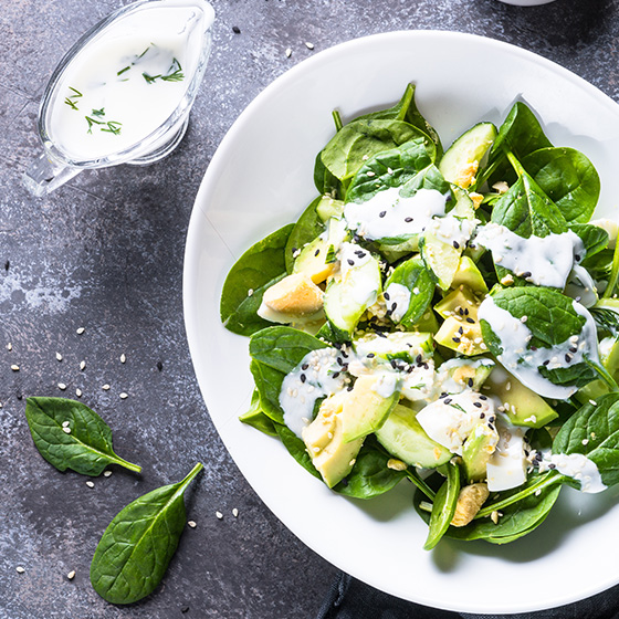 Salsa allo yogurt per insalate di tutti i gusti