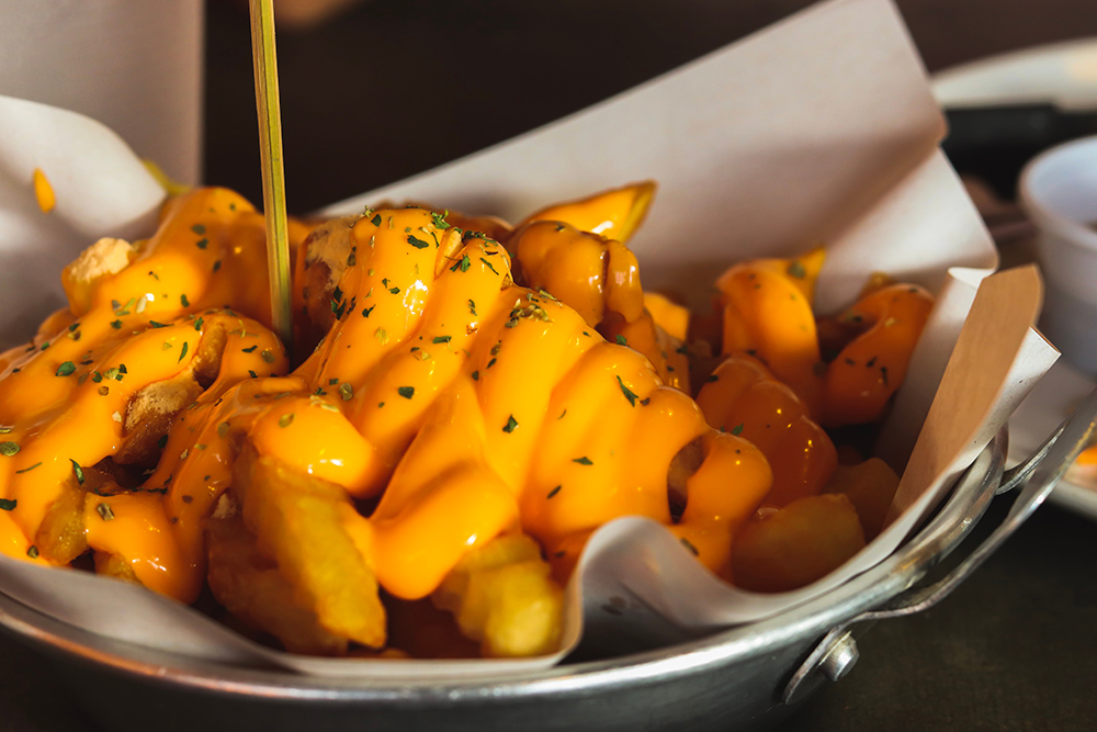 patate con salsa cheddar