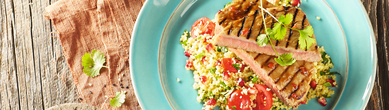 Tonno alla griglia su insalata di cous cous