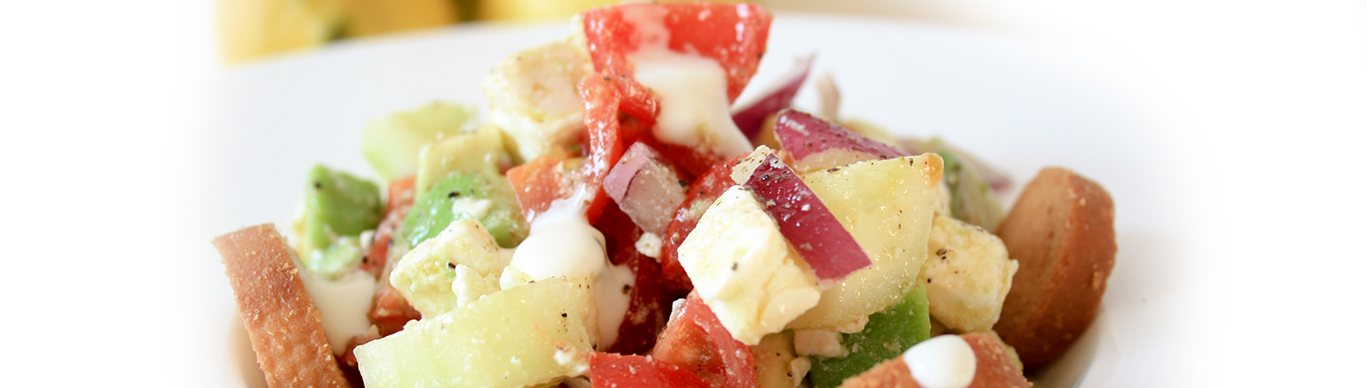 Insalata greca con avocado