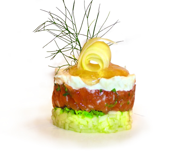 Tartara di salmerino e mele con mousse al rafano