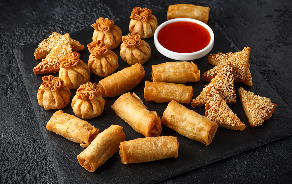 finger food involtini con verdure e salsa