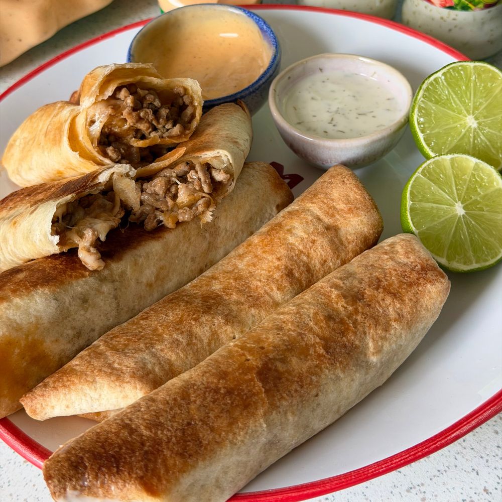 Taquitos croccanti con carne e formaggio