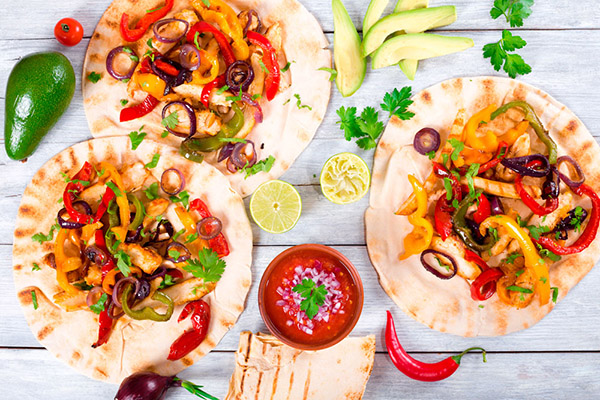 Fajitas con manzo pollo e verdure