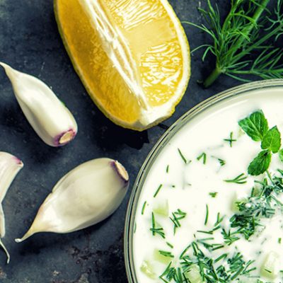 salsa greca tzatziki con aglio, limone, cetriolo, prezzemolo, yogurt