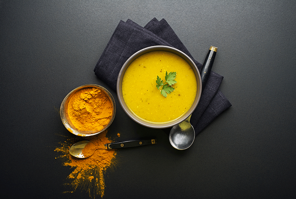 Zuppa con curcuma, prezzemolo