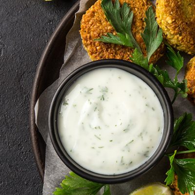 falafel con salsa yogurt