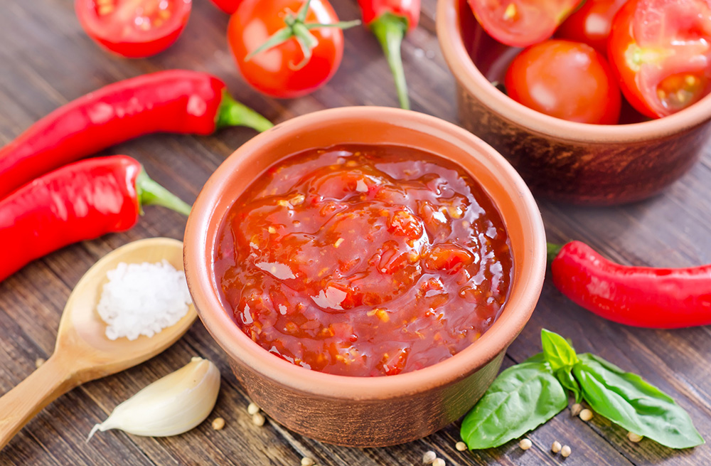 salsa piccante con ingredienti