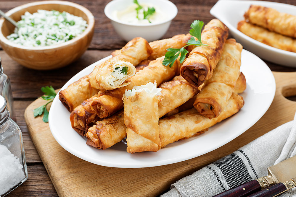 borek con salsa yogurt